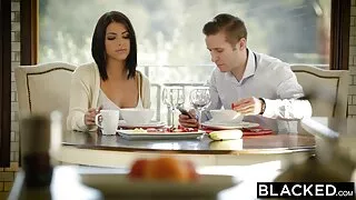 පච්ච වල ගෑවුණු කෙට්ටු වාත්තු දී මිනිහා