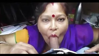 MILFS තරුණ දුෂ්කර කුකුළා මත sphinctor දිවෙන