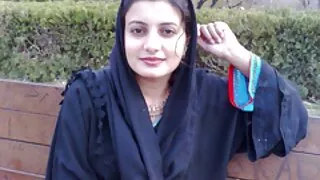 පච්ච සමග Busty brunette ලිංගික ප්රේම